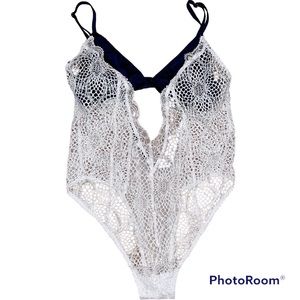NWOT Victoria’s Secret White Sheer Lace Bodysuit Navy Blue Bra